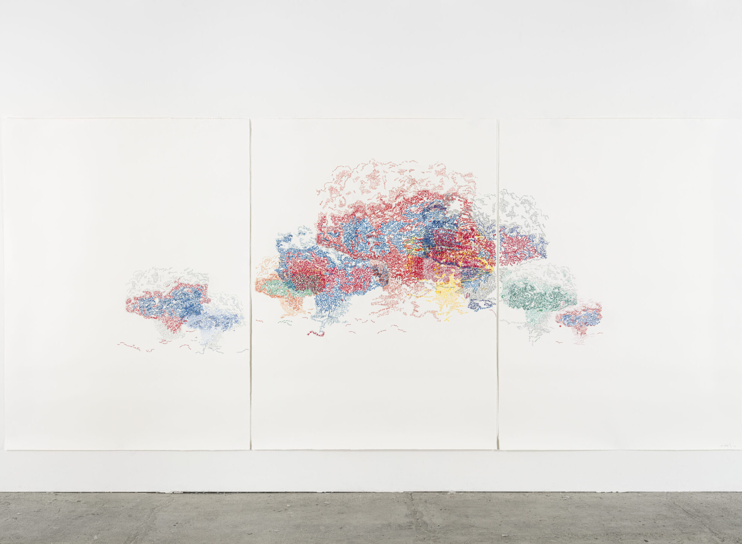 Kunst Reinickendorf - Brigitte Waldach, Conflicts, 2022, Gouache, Pigmentstift auf Bütten, Triptychon, 190 × 420 cm © Brigitte Waldach / Foto: Gerhard Kassner
